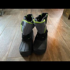 Size 3 Snow boots (Children’s size)